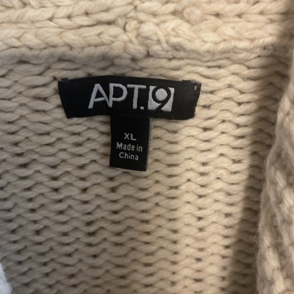 Adorable Sweater by Apt. 9 - Picture 3 of 4